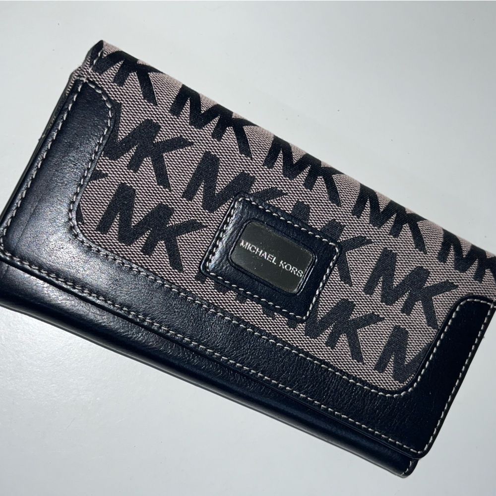 Michael Kors Women’s Beige Black Monogram Purse Wallet